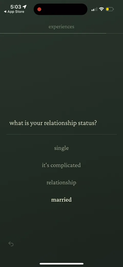 222 onboarding screen 130: 'what is your relationship status?' (single / it's complicated / relationship / married)